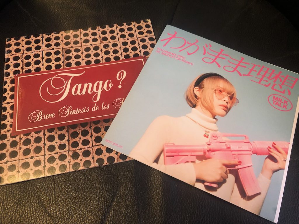 Tango? “Breve Síntesis de los Huecos” 7" vinyl single and Milk Talk "Wagamama Riso" 7" single (Photo: Liz Ohanesian)